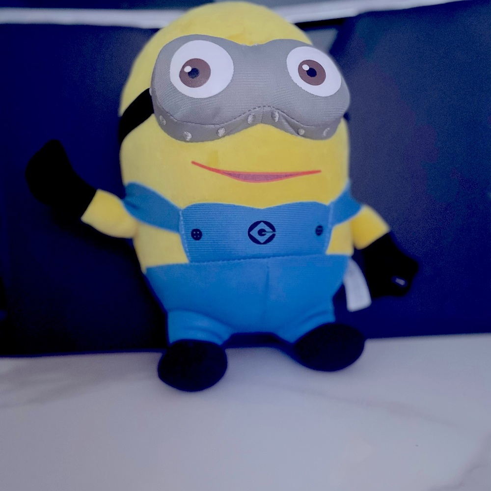EUC The Minions Despicable Me stuffed toy 9”